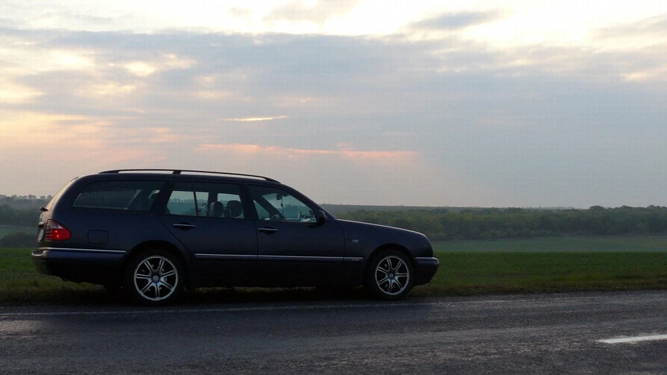 Mercedes-Benz E-Class E240 S210 Estate 4
