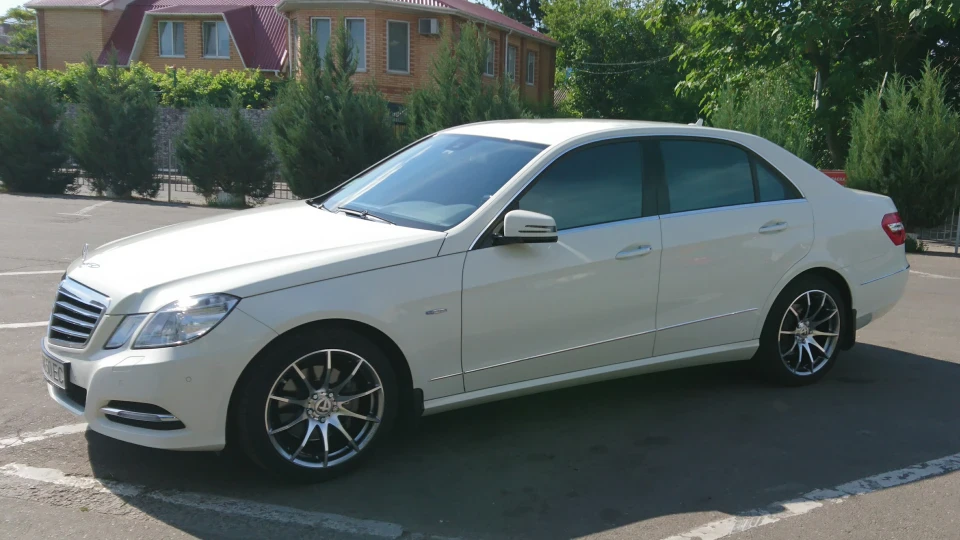 Mercedes-Benz E-Class E250 CDI 4MATIC 3
