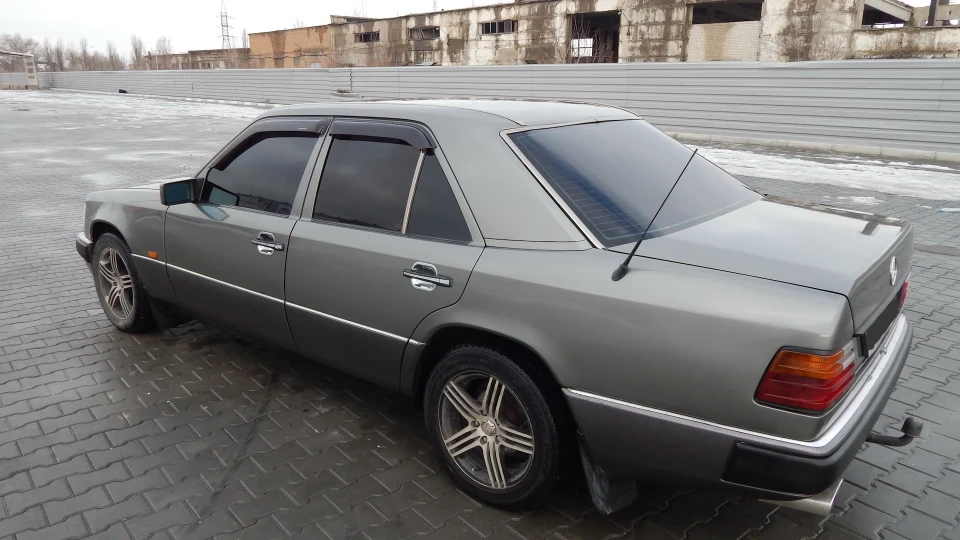 Mercedes-Benz E-Class Е260 2