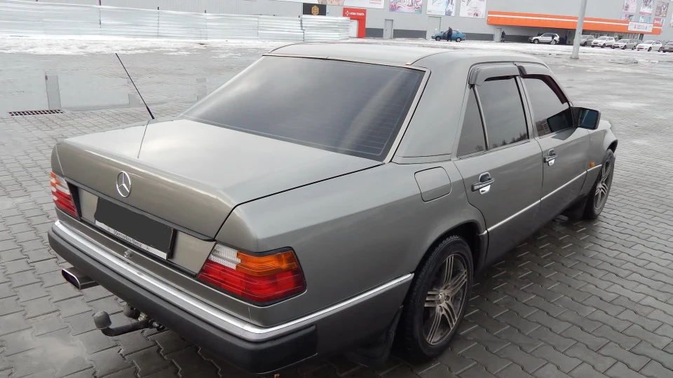 Mercedes-Benz E-Class Е260 3