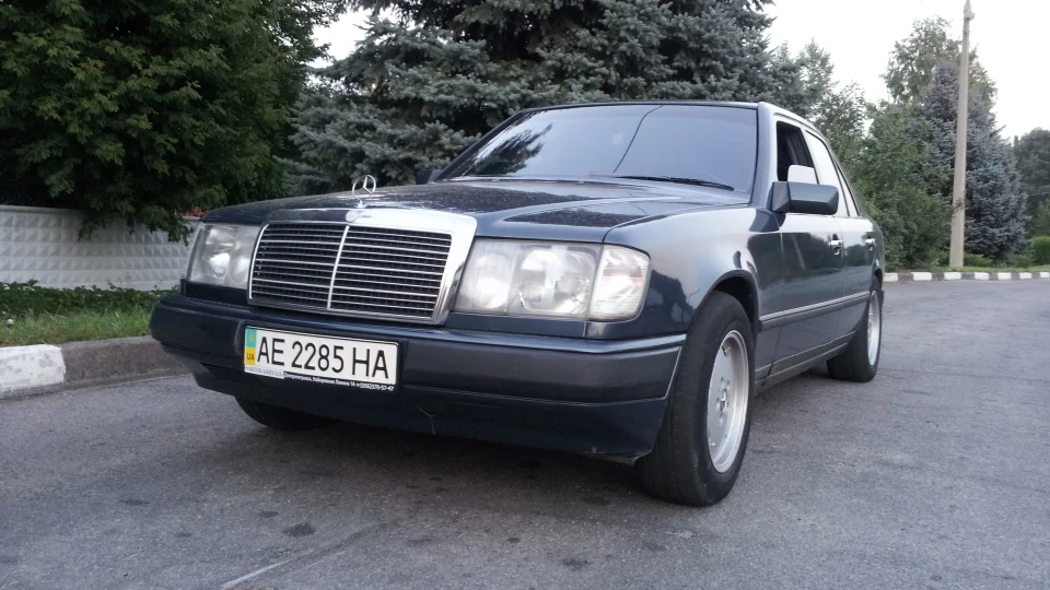 Mercedes-Benz E-Class E260 4