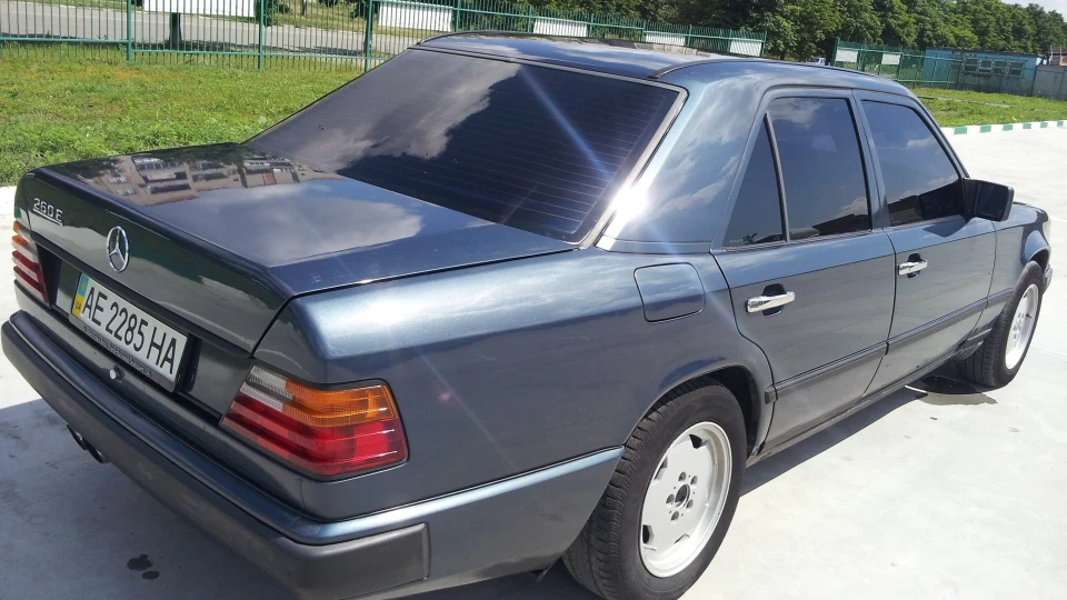 Mercedes-Benz E-Class E260 5