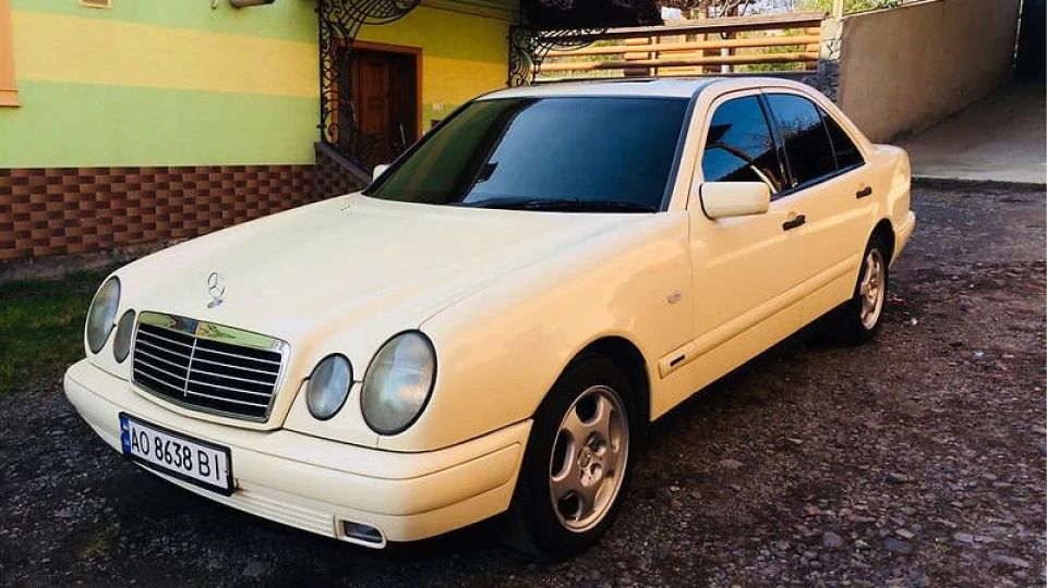 Mercedes-Benz E-Class Е290 2