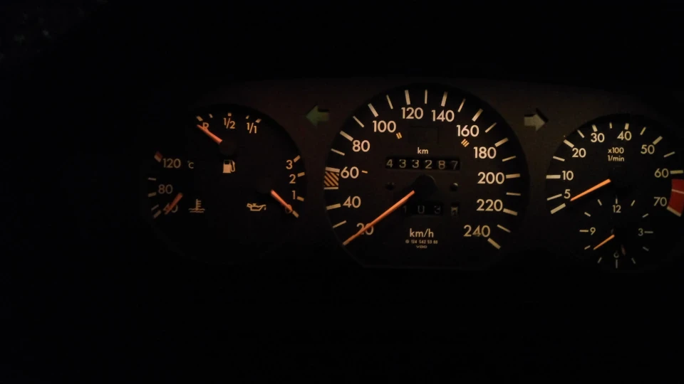 Mercedes-Benz E-Class E320 4MATIC Алігатор 4