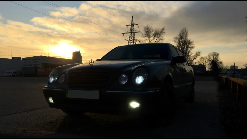 Mercedes-Benz E-Class E320 4MATIC Avantgarde