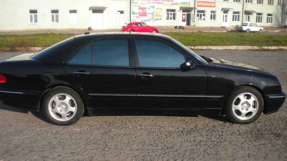 Mercedes-Benz E-Class E320 Avantgarde 5