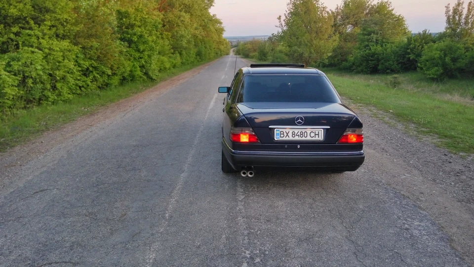 Mercedes-Benz E-Class E320 Azuritblau 5
