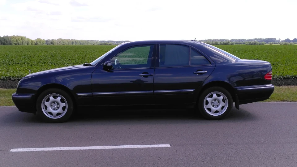 Mercedes-Benz E-Class E320 CDI. Authentic. 3