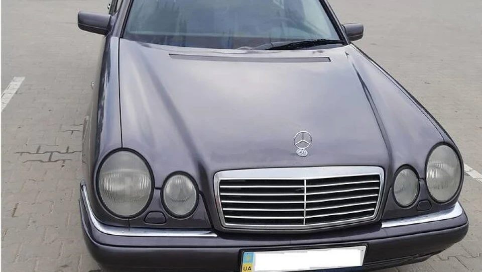 Mercedes-Benz E-Class Е320