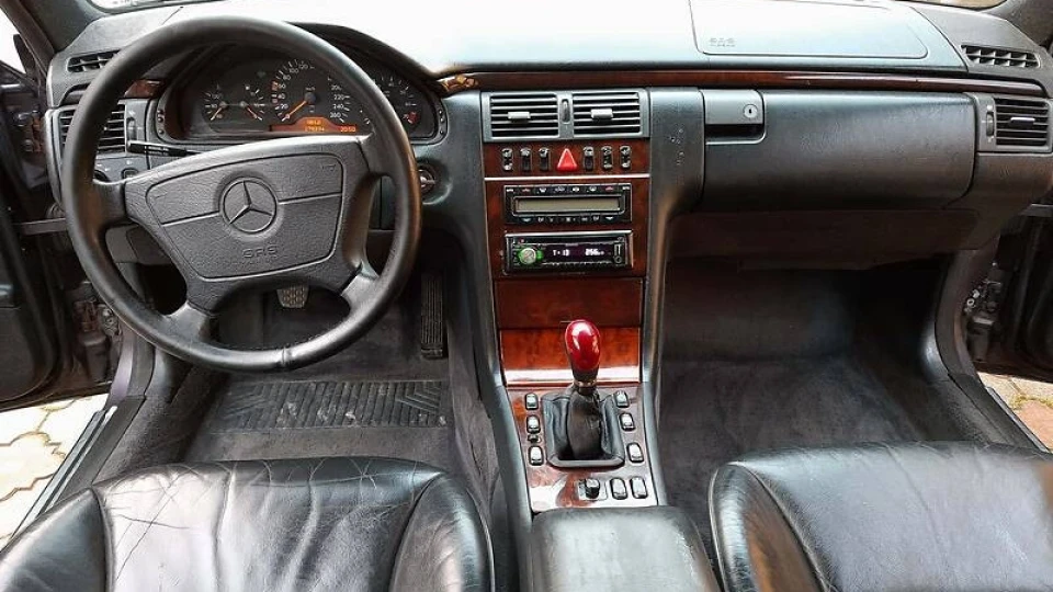 Mercedes-Benz E-Class Е320 2