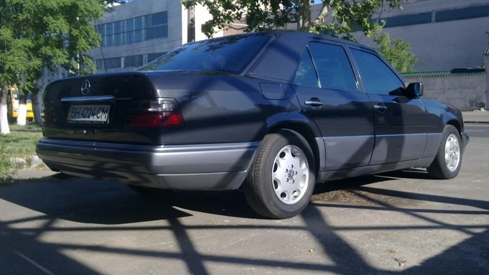 Mercedes-Benz E-Class E320 2