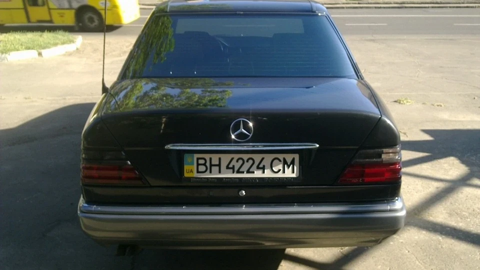 Mercedes-Benz E-Class E320 3