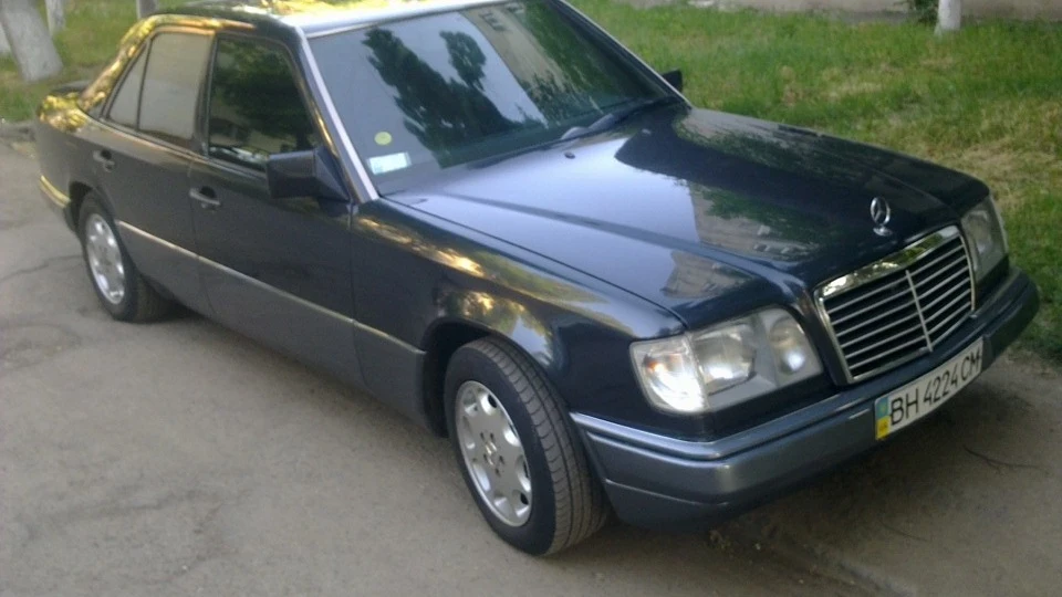 Mercedes-Benz E-Class E320 5
