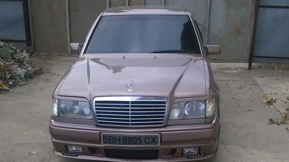 Mercedes-Benz E-Class e320 3
