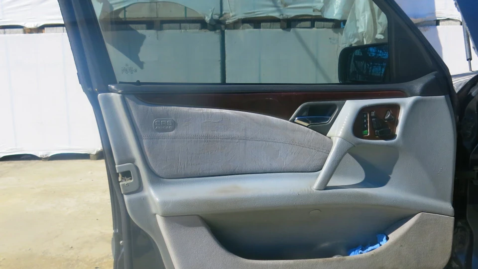 Mercedes-Benz E-Class Е320