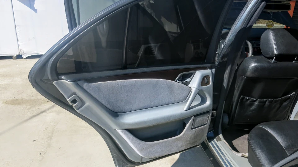 Mercedes-Benz E-Class Е320 2