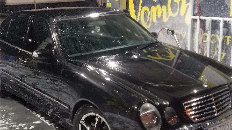 Mercedes-Benz E-Class e320 3