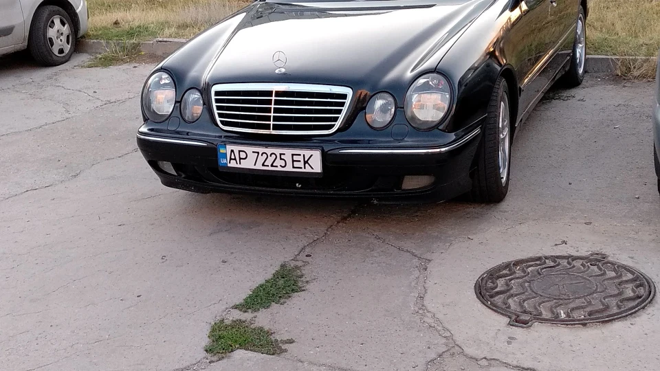 Mercedes-Benz E-Class e320 5