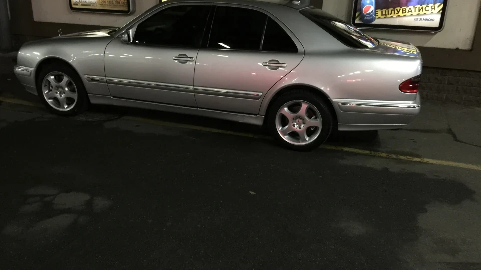 Mercedes-Benz E-Class E430 4 Matic 2