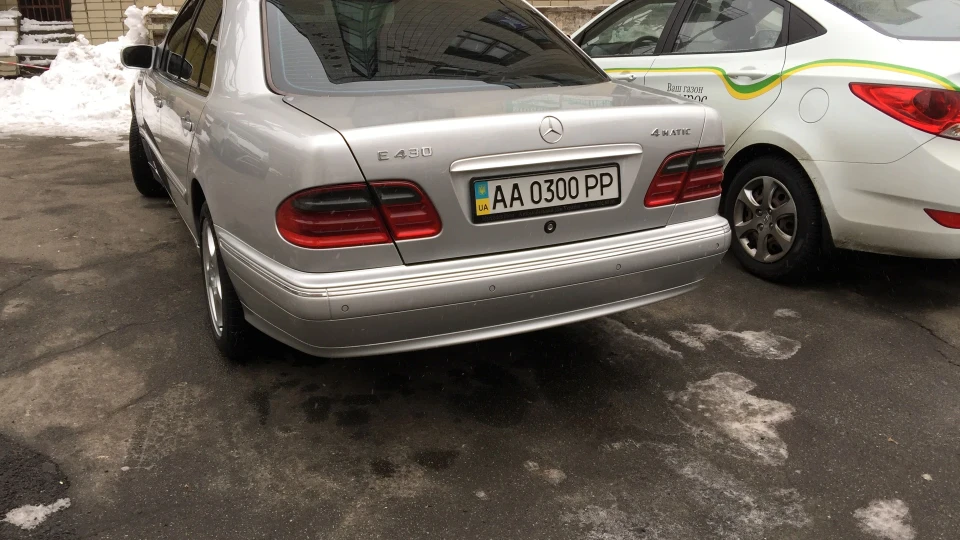 Mercedes-Benz E-Class E430 4 Matic 5