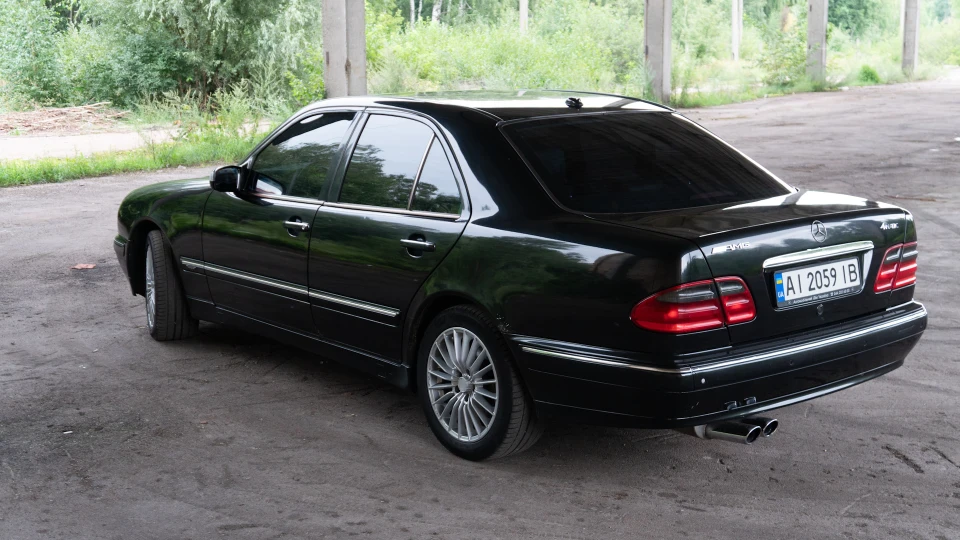 Mercedes-Benz E-Class E430 4MATIC Avantgard 3