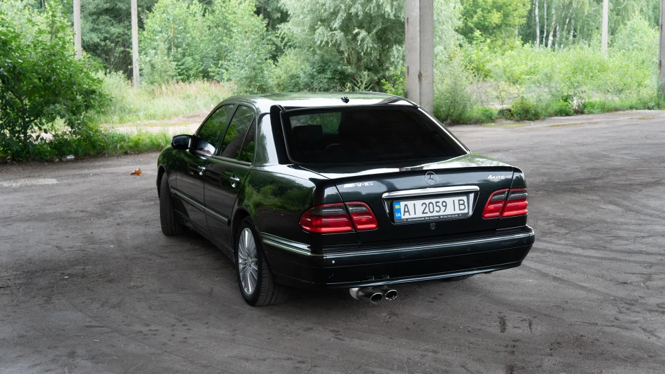Mercedes-Benz E-Class E430 4MATIC Avantgard 4