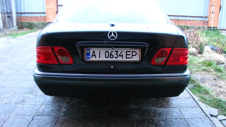 Mercedes-Benz E-Class E430 Очі V8 2