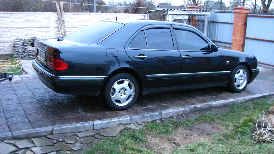 Mercedes-Benz E-Class E430 Очі V8 3