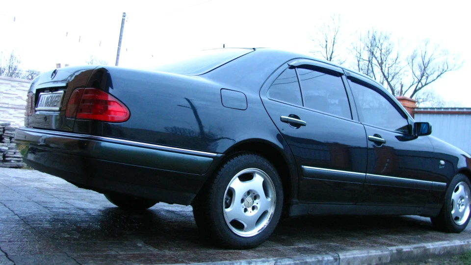 Mercedes-Benz E-Class E430 Очі V8 4