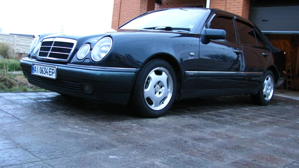Mercedes-Benz E-Class E430 Очі V8 5