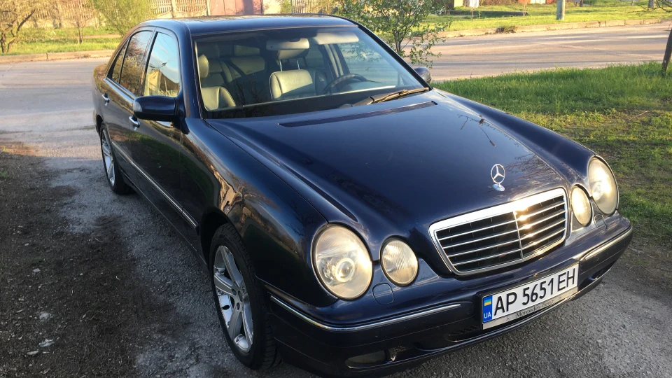 Mercedes-Benz E-Class E430 Messer 2