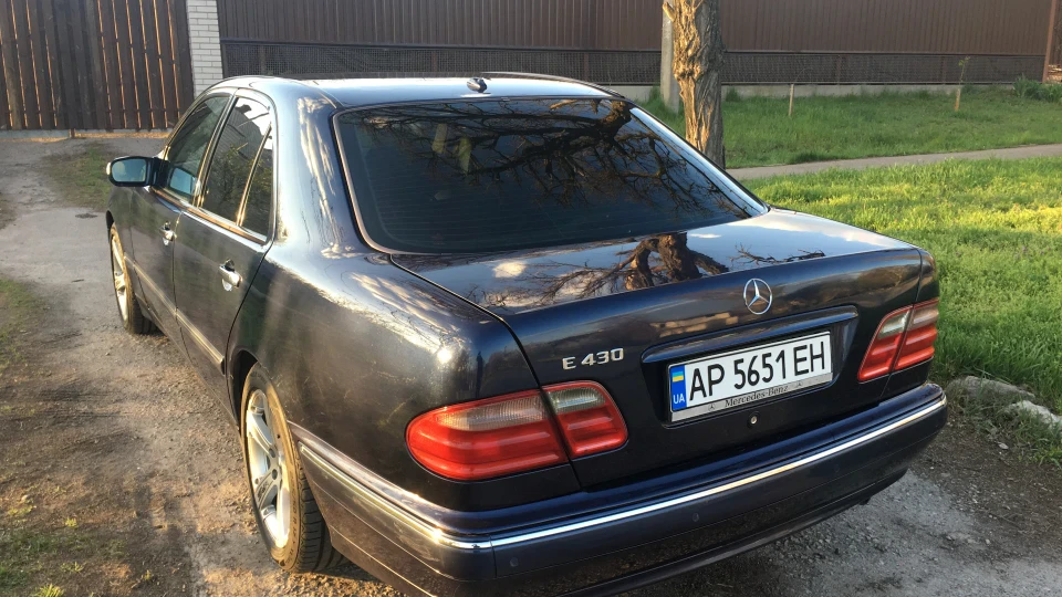 Mercedes-Benz E-Class E430 Messer 3