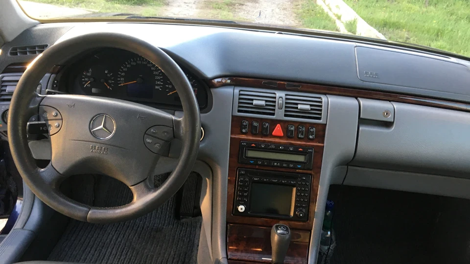 Mercedes-Benz E-Class E430 Messer 5