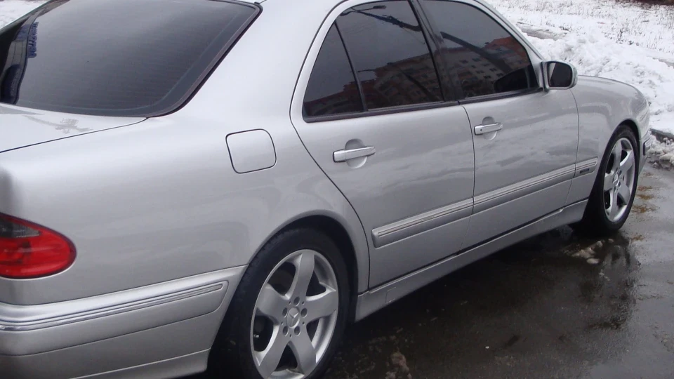 Mercedes-Benz E-Class e430 3