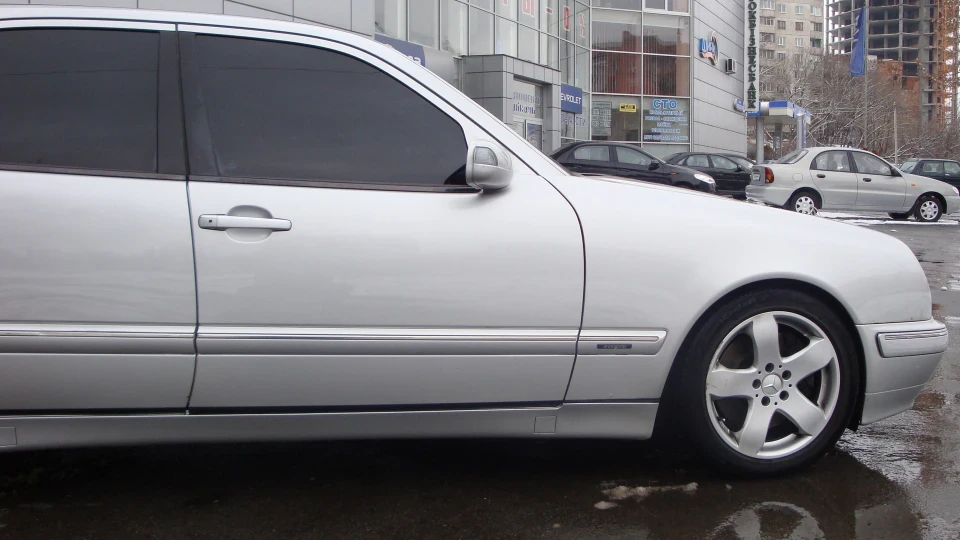 Mercedes-Benz E-Class e430 5