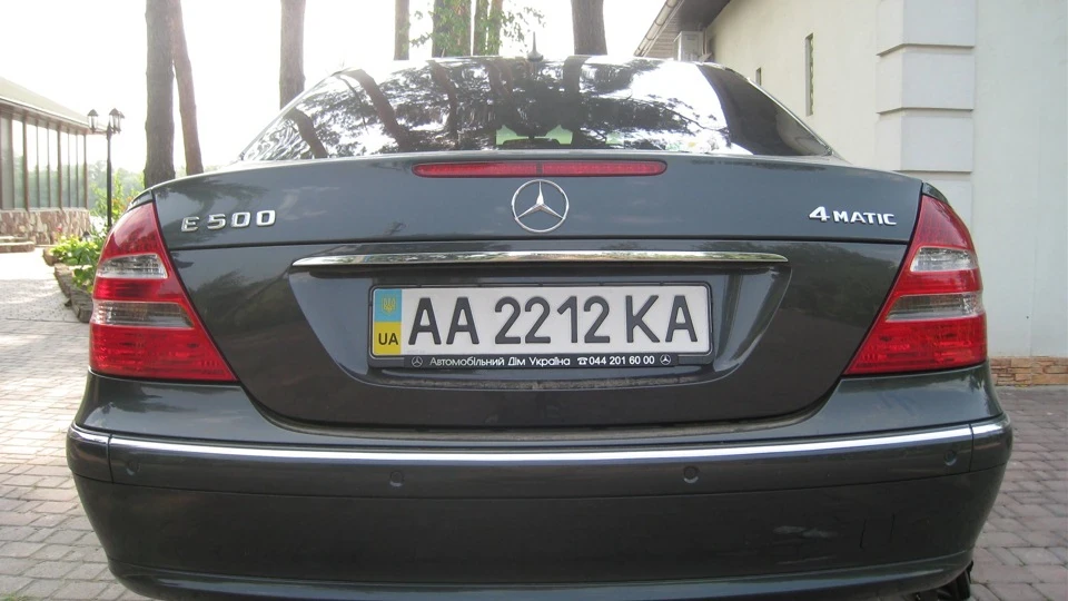 Mercedes-Benz E-Class e500 4Matic 5