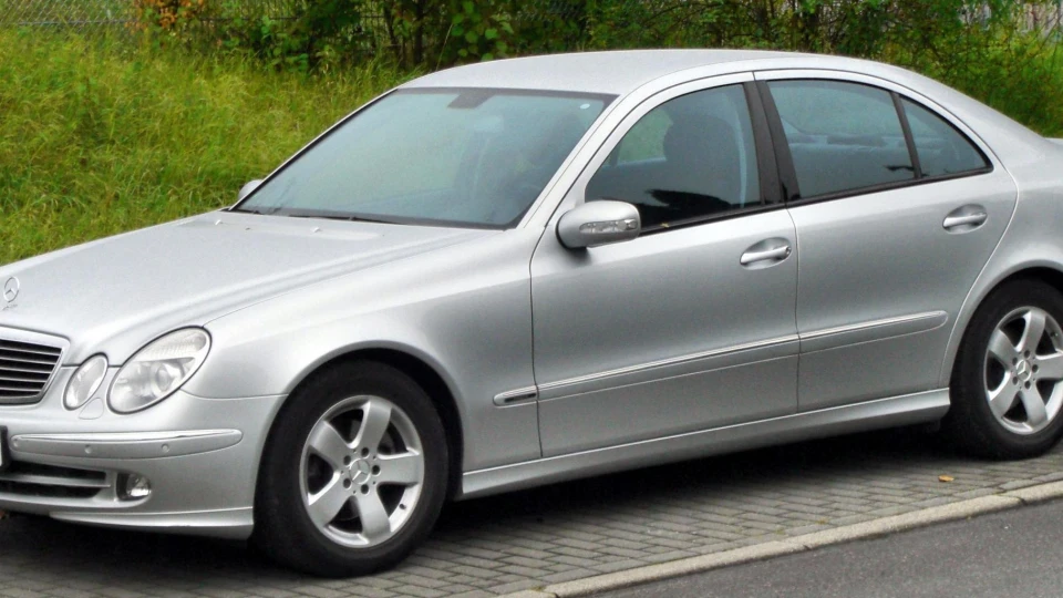 Mercedes-Benz E-Class E500 П'ятилітровиЧ