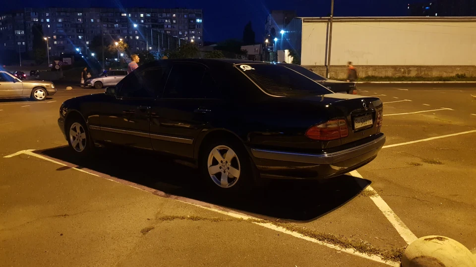 Mercedes-Benz E-Class Elegance 3