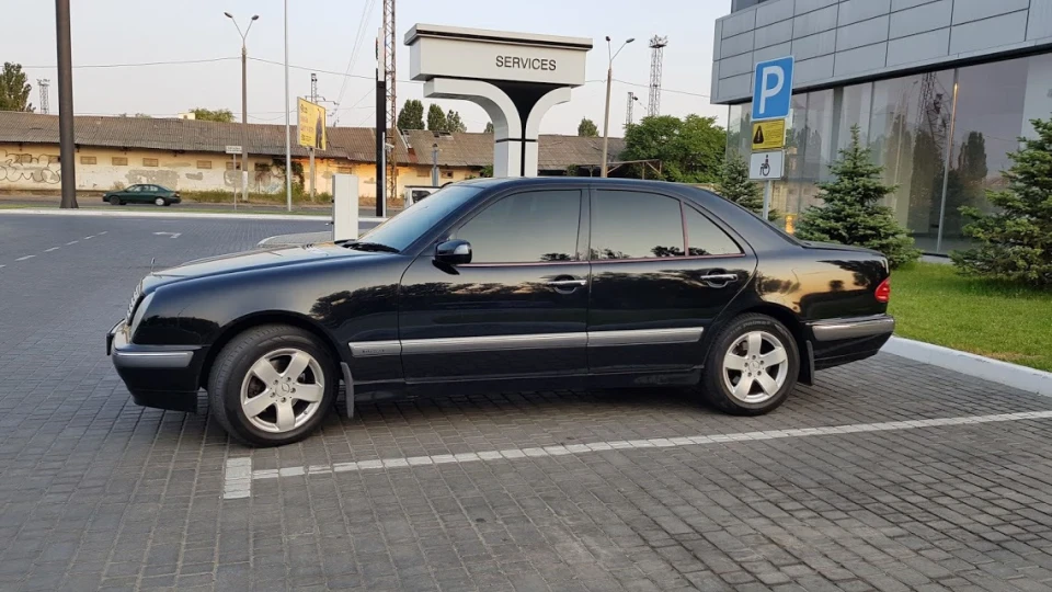 Mercedes-Benz E-Class Elegance 4
