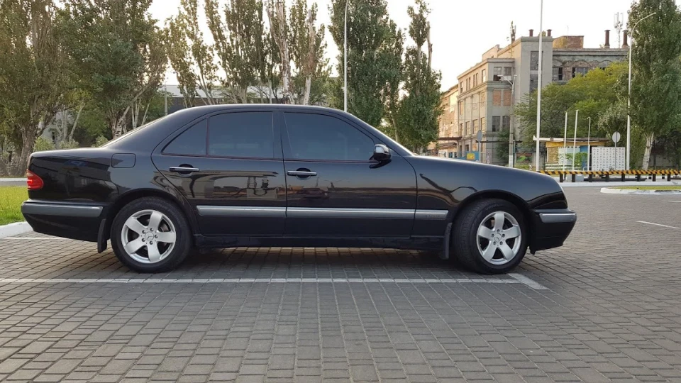Mercedes-Benz E-Class Elegance 5