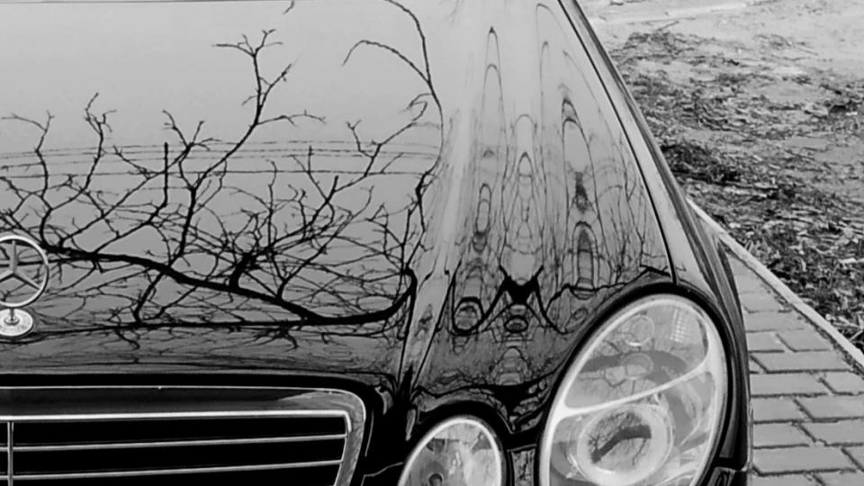 Mercedes-Benz E-Class Emerald b1ack 2