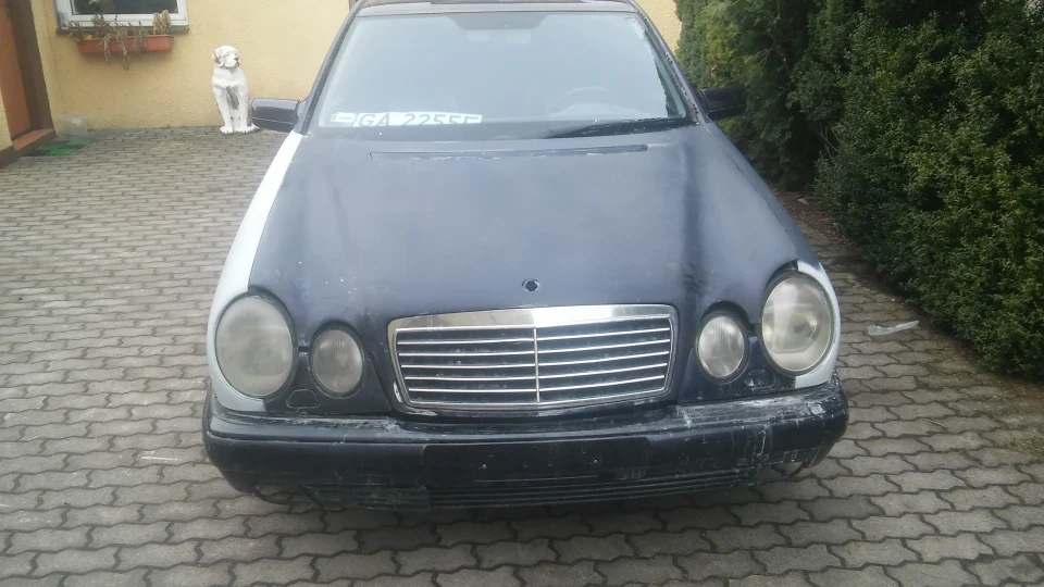 Mercedes-Benz E-Class Фіолетовий Лупар 4