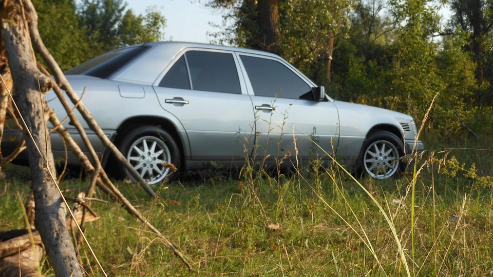 Mercedes-Benz E-Class "Frau Mercedes" 2