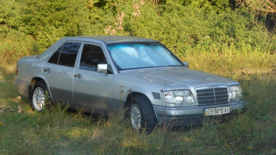 Mercedes-Benz E-Class "Frau Mercedes" 3