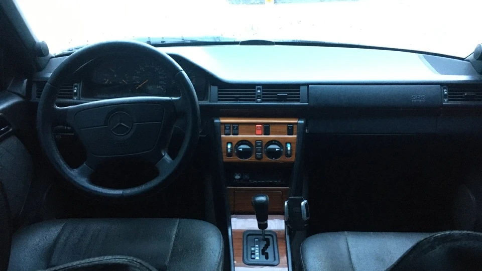Mercedes-Benz E-Class Комфортний дідок 3