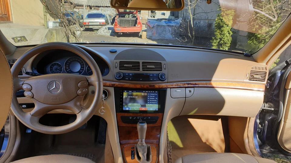 Mercedes-Benz E-Class Корпорація 🕶 2