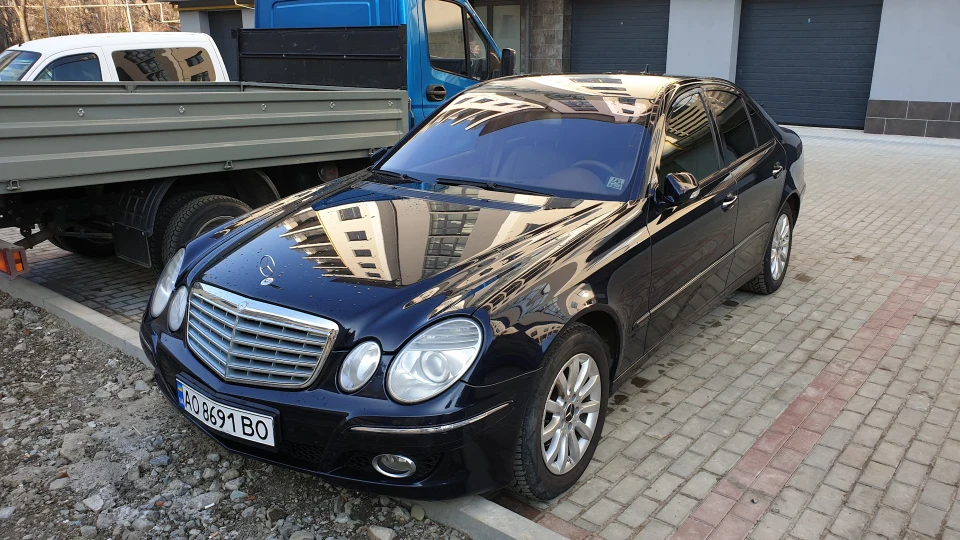 Mercedes-Benz E-Class Корпорація 🕶 3