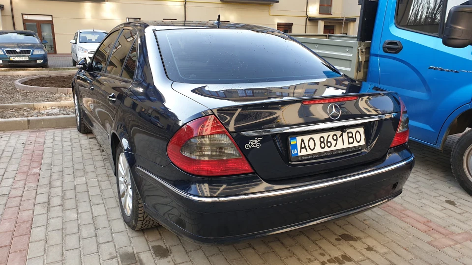 Mercedes-Benz E-Class Корпорація 🕶 4