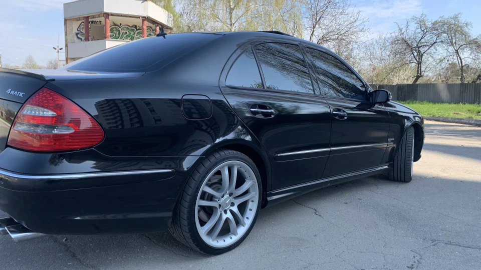 Mercedes-Benz E-Class Красивий 2