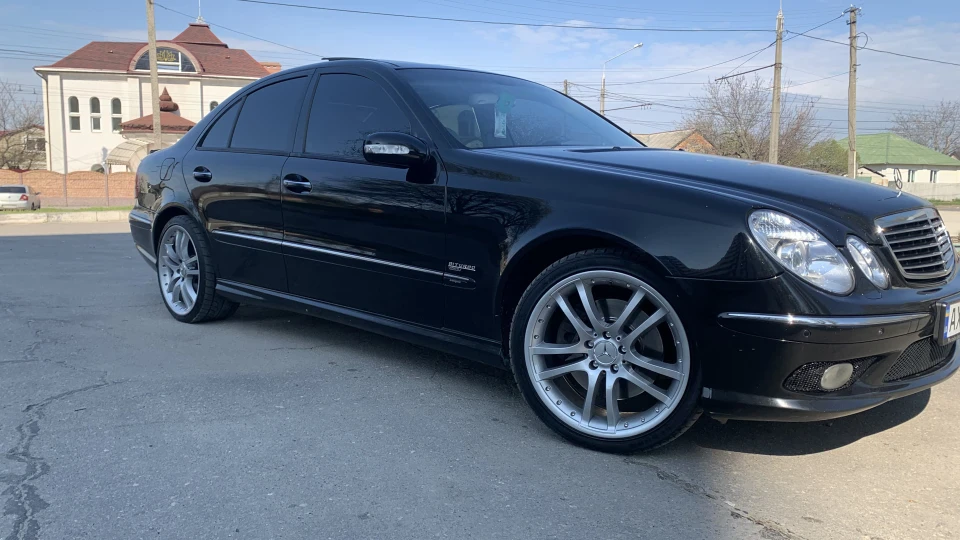 Mercedes-Benz E-Class Красивий 3
